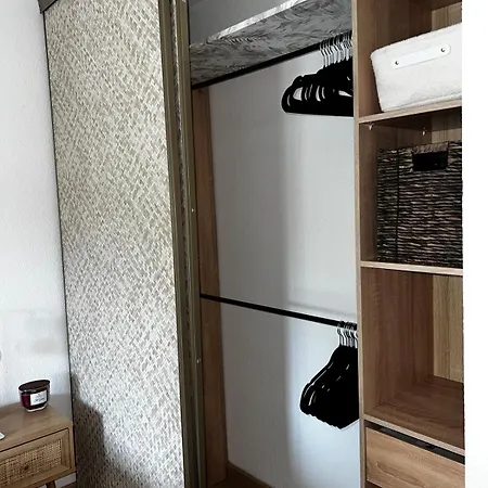 2p Entierement Renove , Piscine , 1 Km De La Apartman